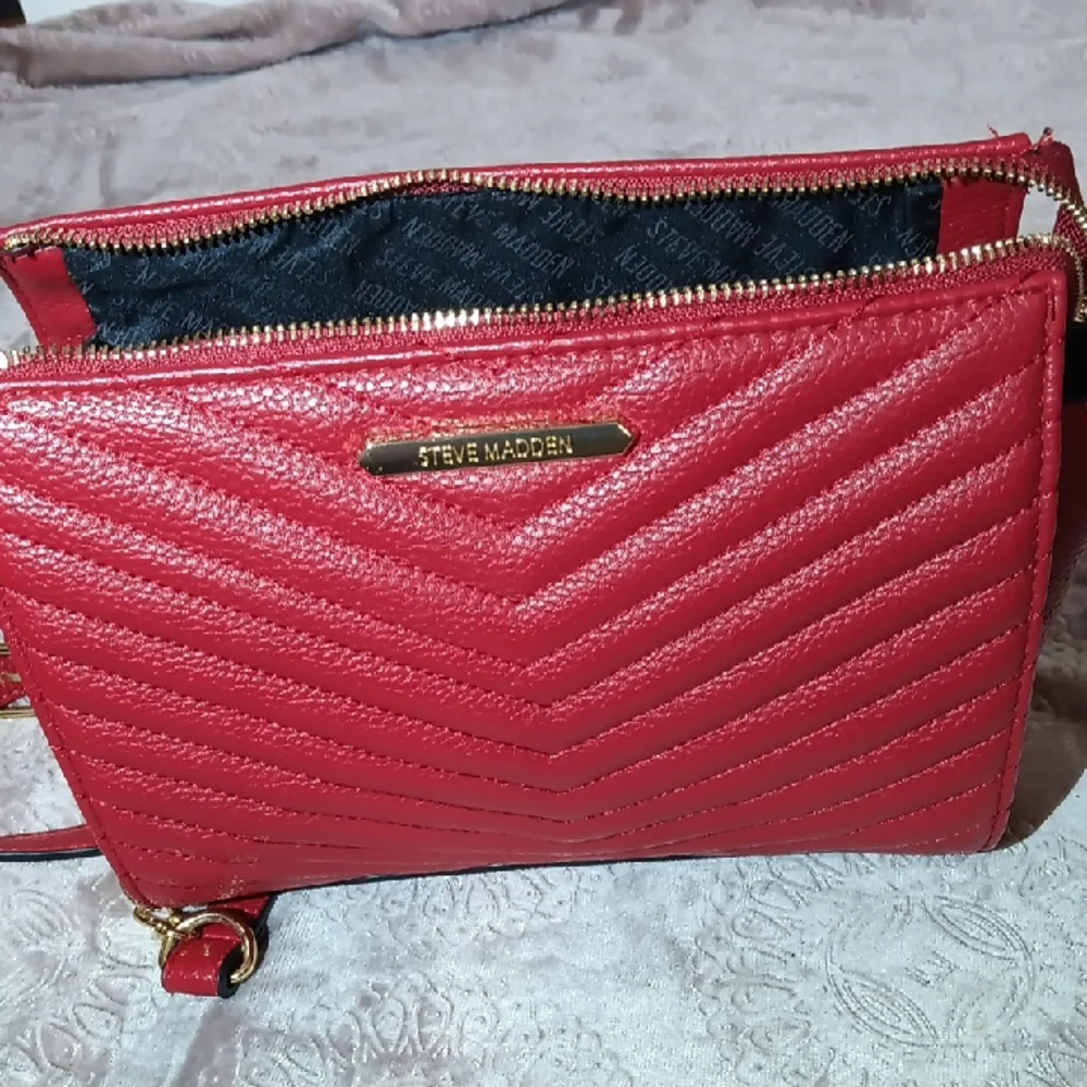 Steve Madden Red Chevron Crossbody Bag - Picture 8 of 9